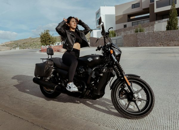 How do UK vehicle air fresheners impact the overall driving experience?